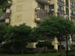 学校附近，精装修，家电齐全，采光好